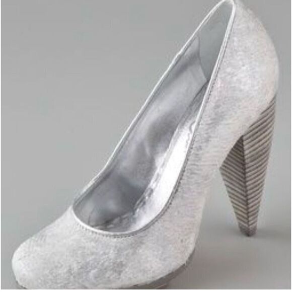 Alice & Olivia Size 5 Miranda Calf Hair Platform Pump Heels Silver White Glam - Picture 3 of 12